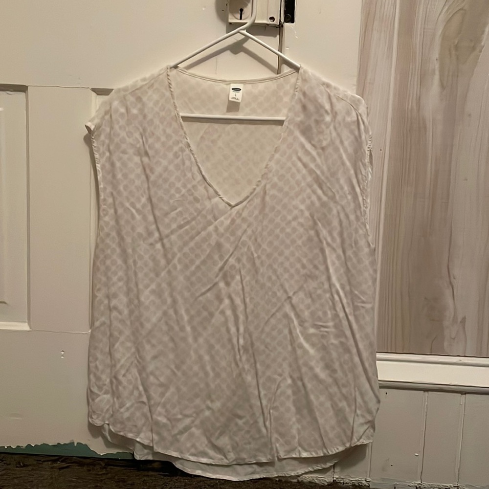 Size large Old Navy white dot top